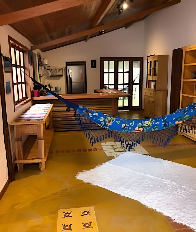 Casa na Praça + 2min da Praia | Ar e Churrasqueira