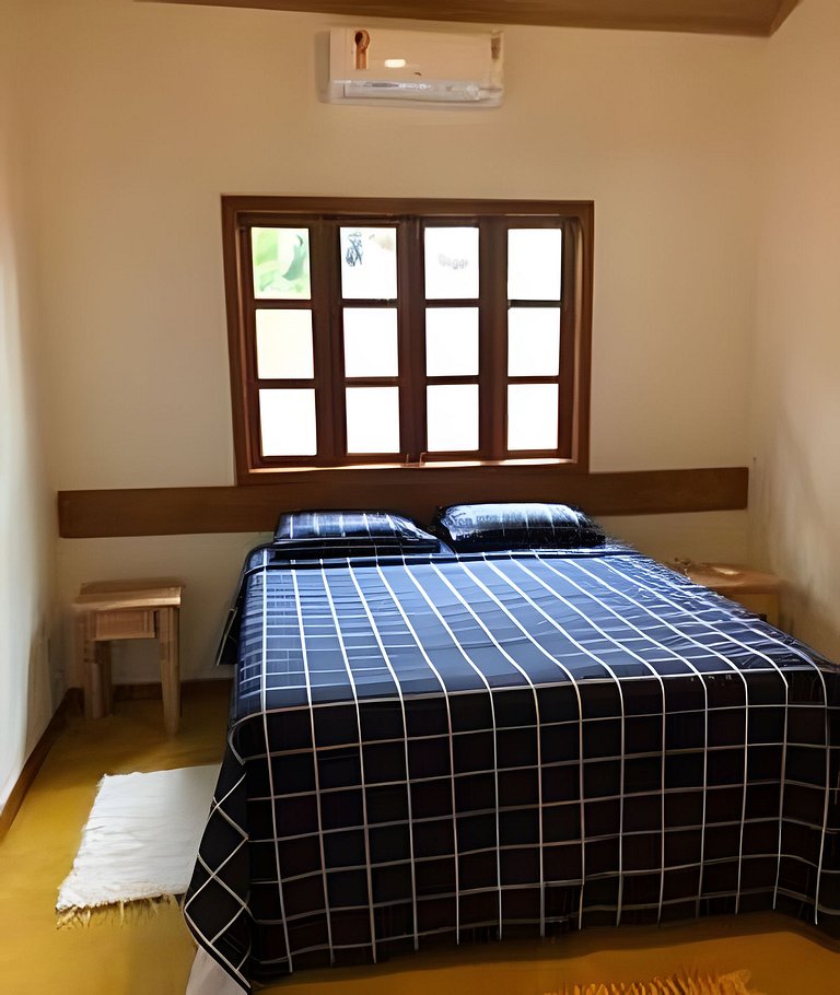 Casa na Praça + 2min da Praia | Ar e Churrasqueira