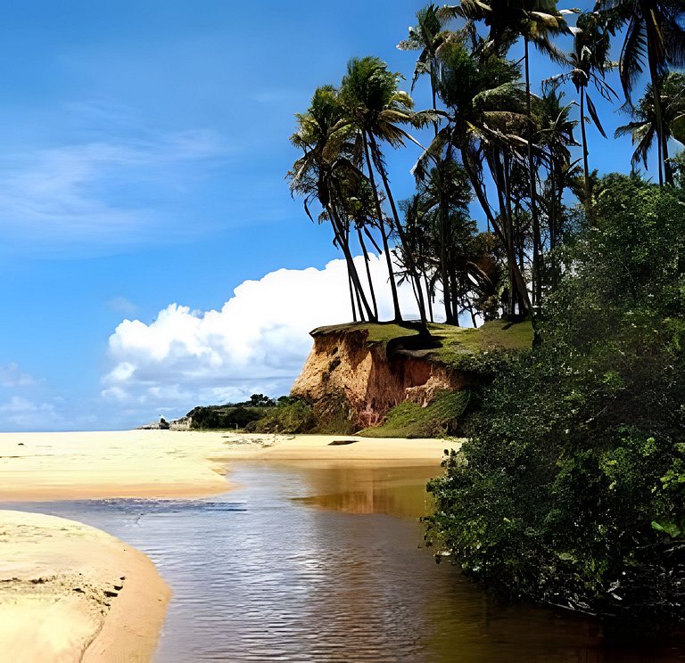Casa na Praça + 2min da Praia | Ar e Churrasqueira