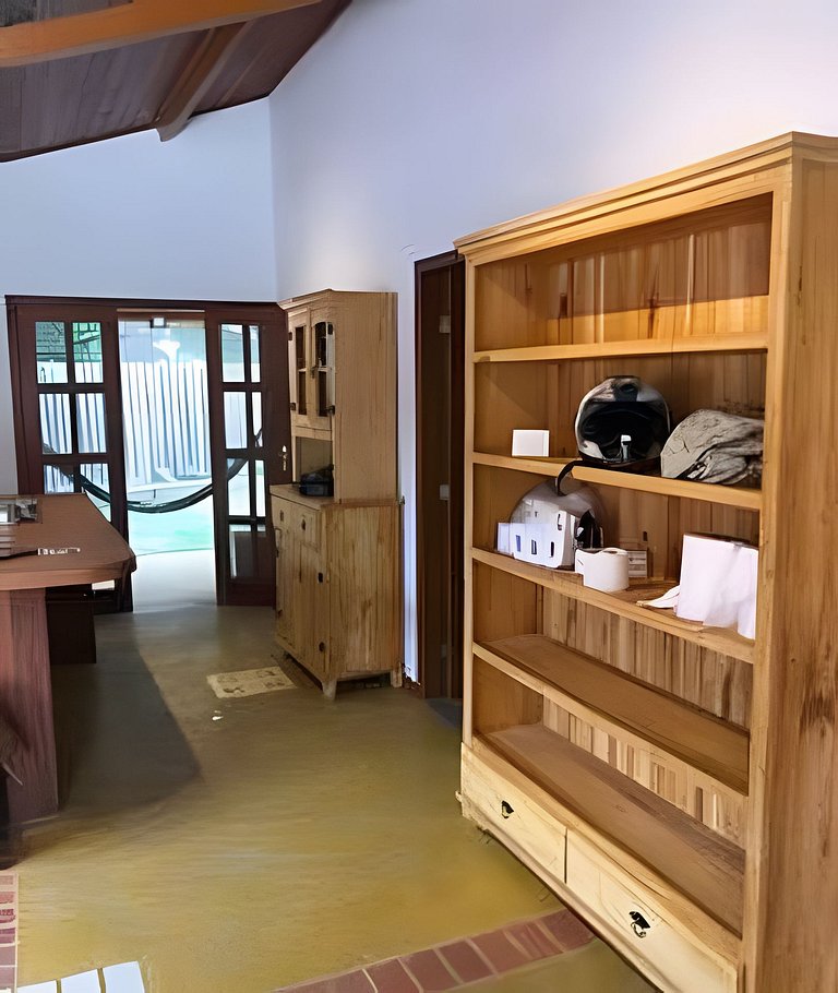 Casa na Praça + 2min da Praia | Ar e Churrasqueira