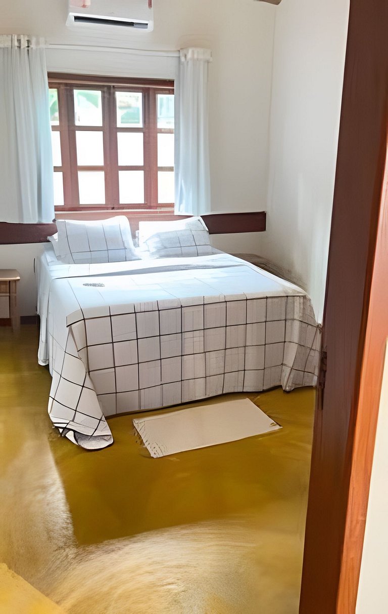 Casa na Praça + 2min da Praia | Ar e Churrasqueira