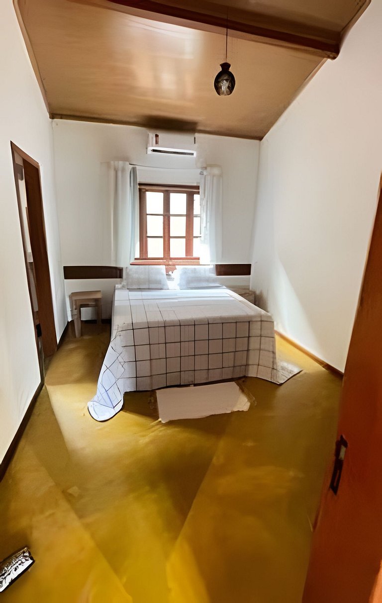 Casa na Praça + 2min da Praia | Ar e Churrasqueira