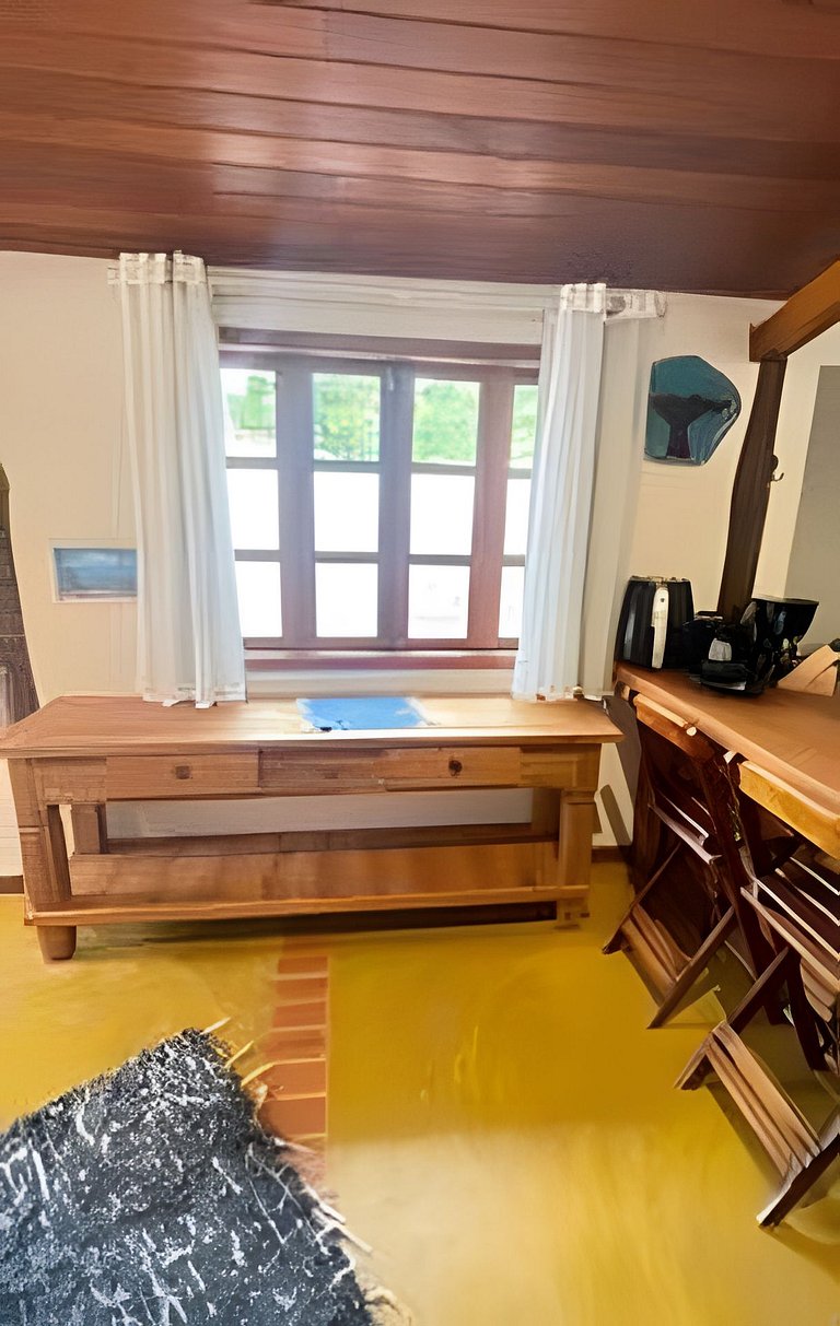Casa na Praça + 2min da Praia | Ar e Churrasqueira