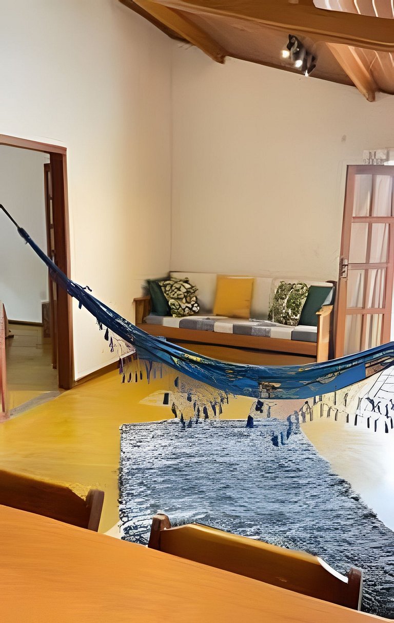 Casa na Praça + 2min da Praia | Ar e Churrasqueira