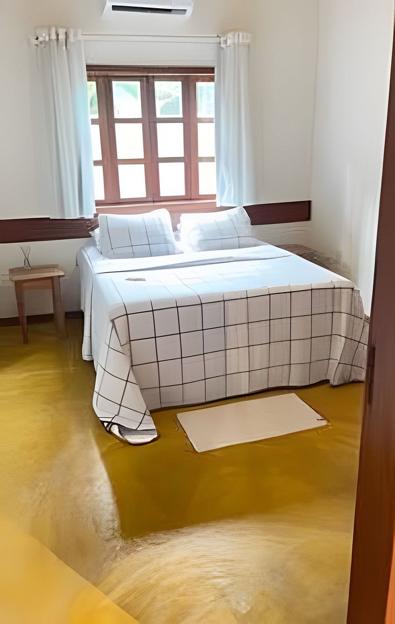 Casa na Praça + 2min da Praia | Ar e Churrasqueira