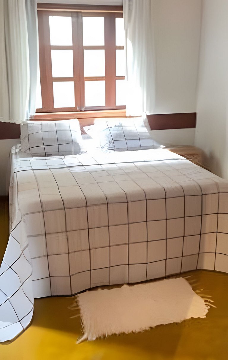 Casa na Praça + 2min da Praia | Ar e Churrasqueira