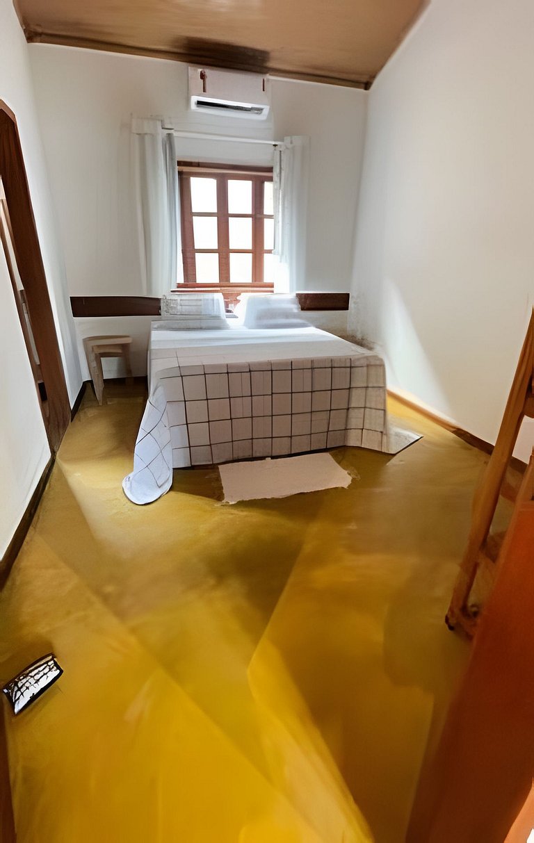 Casa na Praça + 2min da Praia | Ar e Churrasqueira