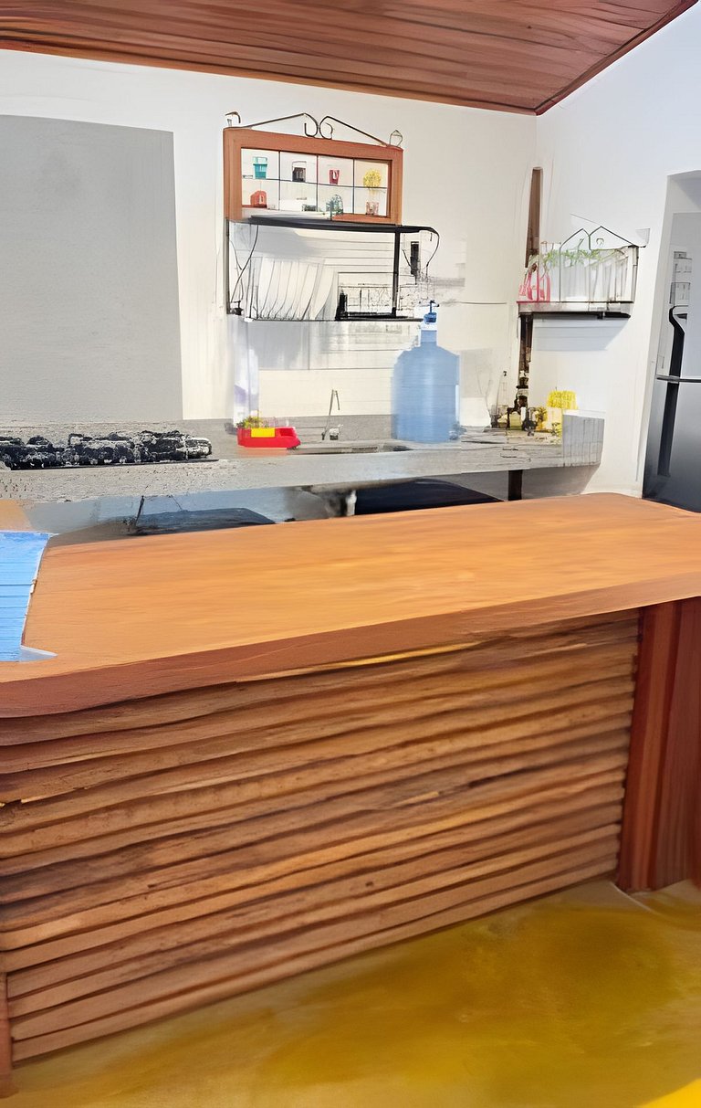 Casa na Praça + 2min da Praia | Ar e Churrasqueira
