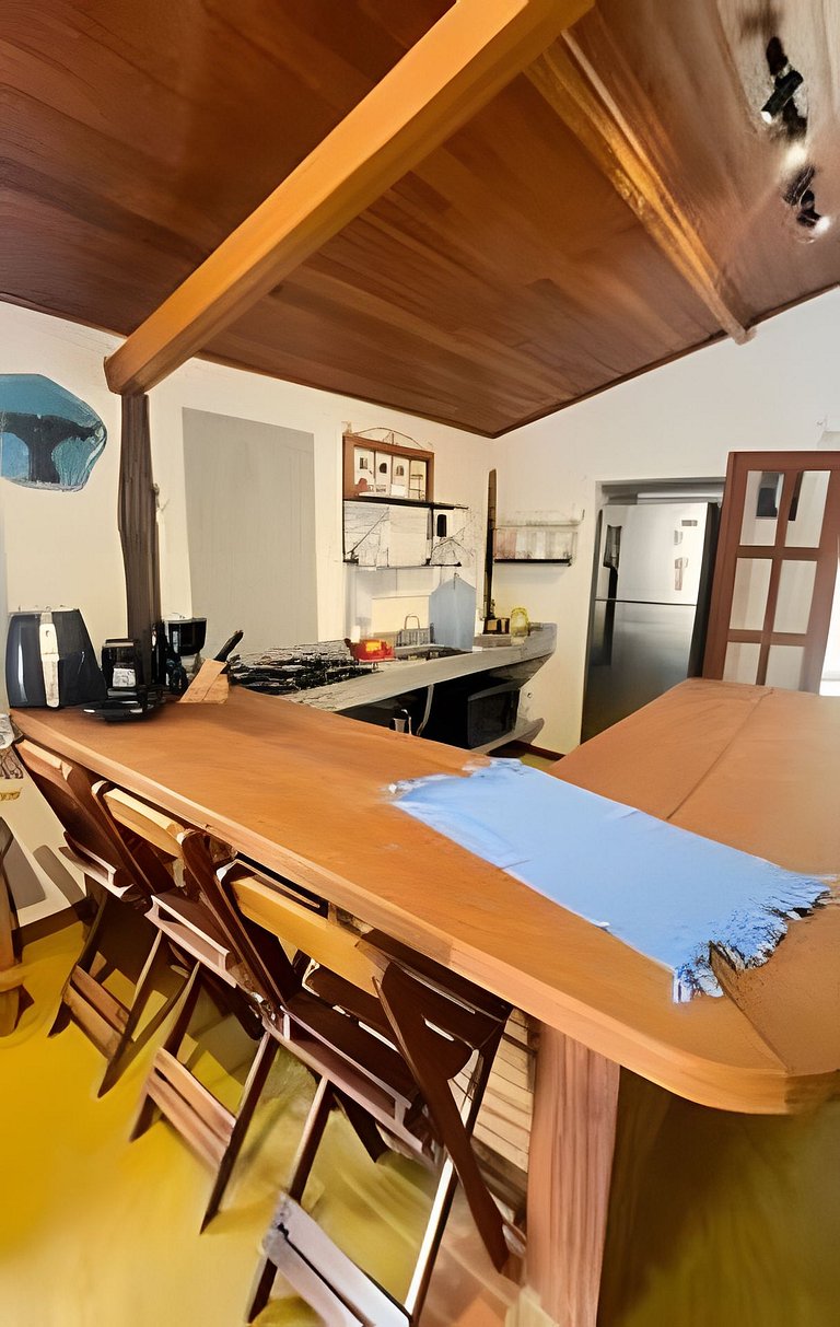 Casa na Praça + 2min da Praia | Ar e Churrasqueira