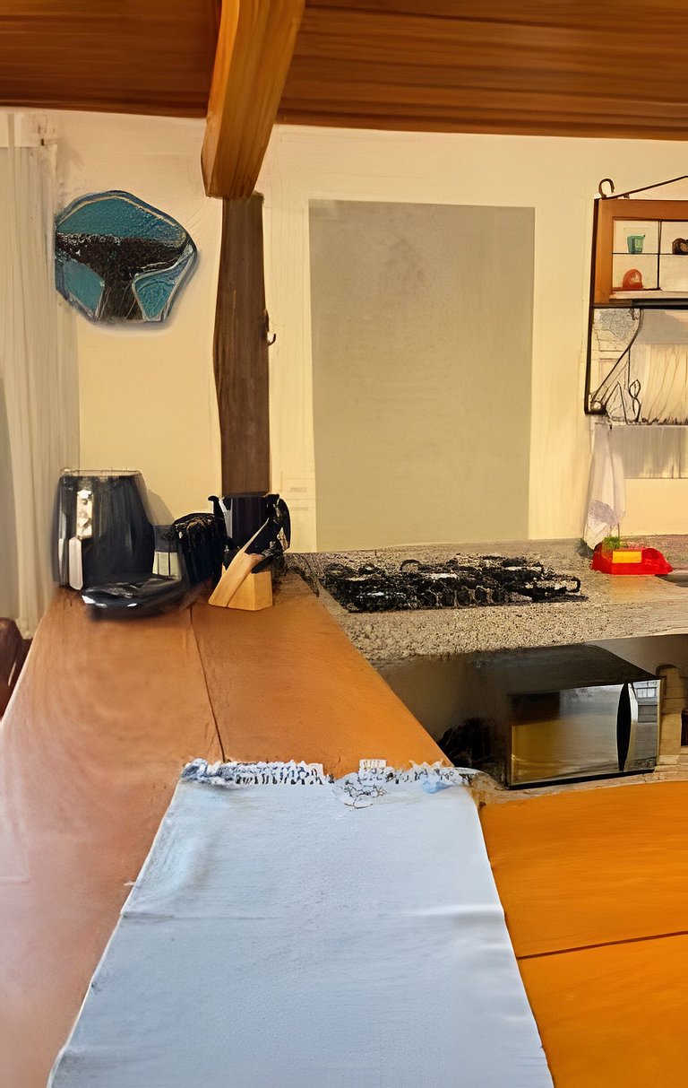 Casa na Praça + 2min da Praia | Ar e Churrasqueira