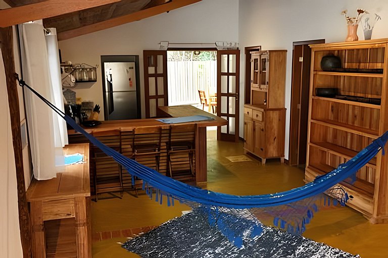 Casa na Praça + 2min da Praia | Ar e Churrasqueira