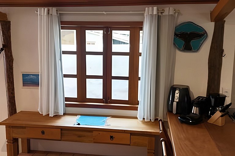 Casa na Praça + 2min da Praia | Ar e Churrasqueira