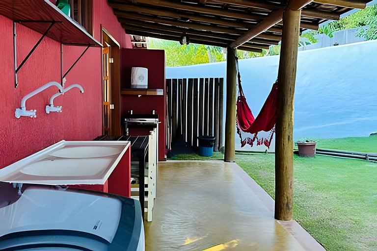 Casa na Praça + 2min da Praia | Ar e Churrasqueira