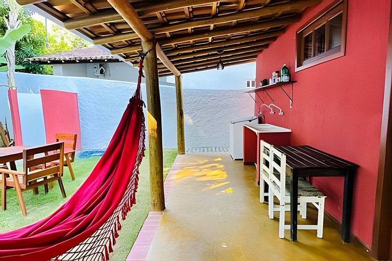 Casa na Praça + 2min da Praia | Ar e Churrasqueira