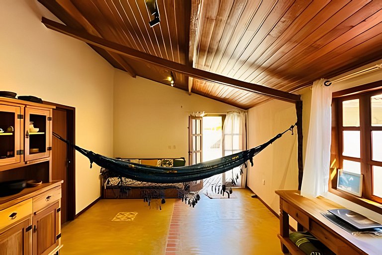 Casa na Praça + 2min da Praia | Ar e Churrasqueira
