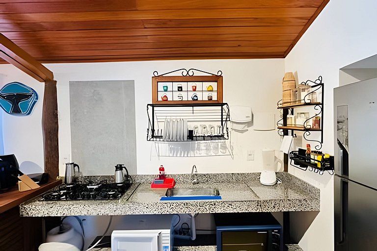 Casa na Praça + 2min da Praia | Ar e Churrasqueira