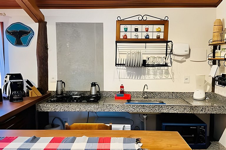 Casa na Praça + 2min da Praia | Ar e Churrasqueira