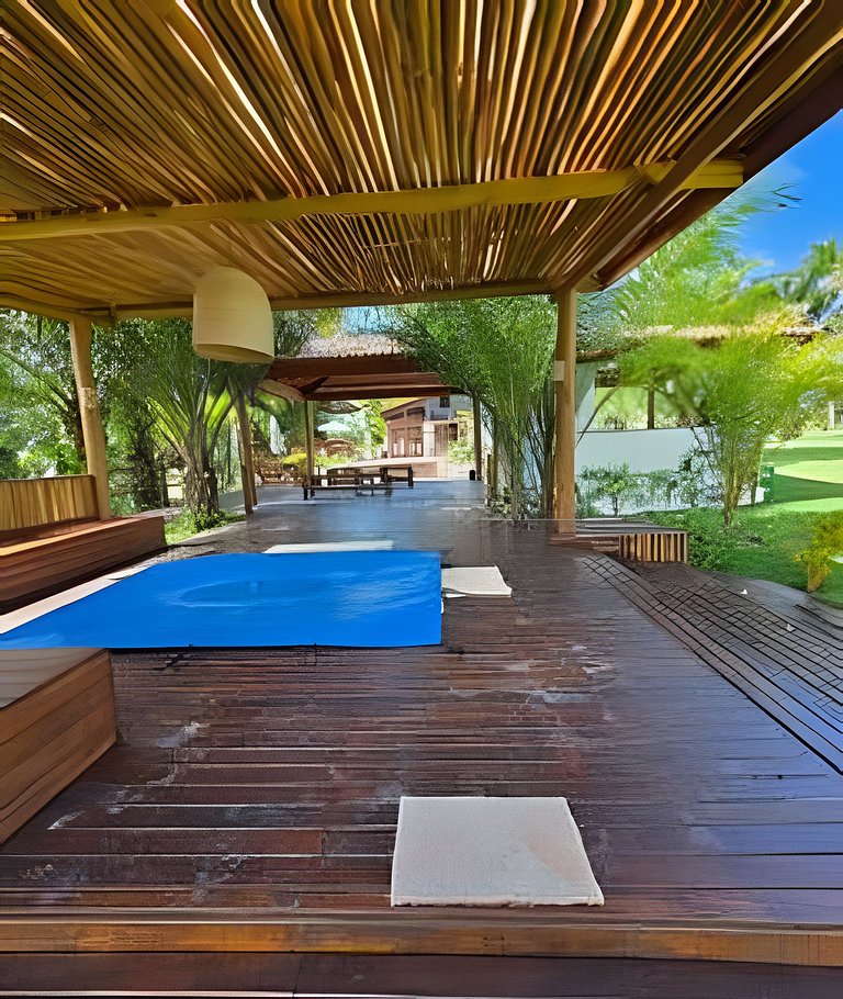 Casa com piscina e jacuzzi em Cumuruxatiba!