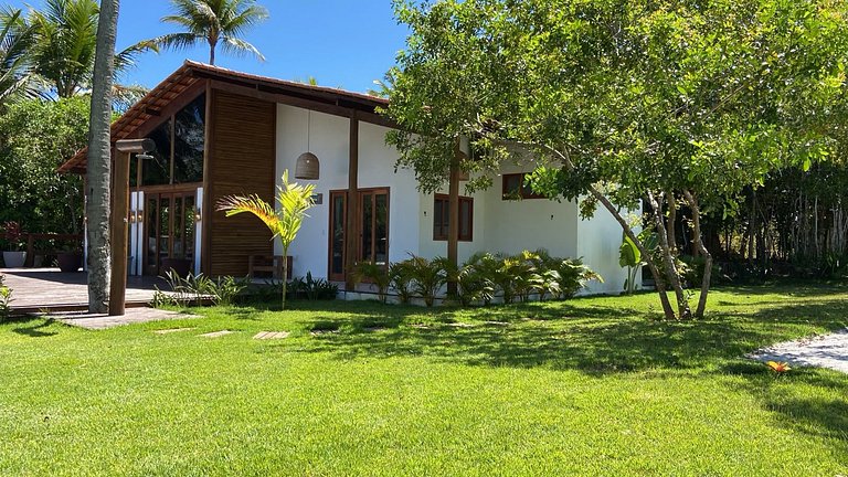 Casa com piscina e jacuzzi em Cumuruxatiba!